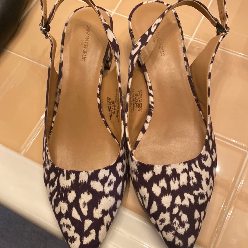 Banana republic worn a couple of times. Almost new